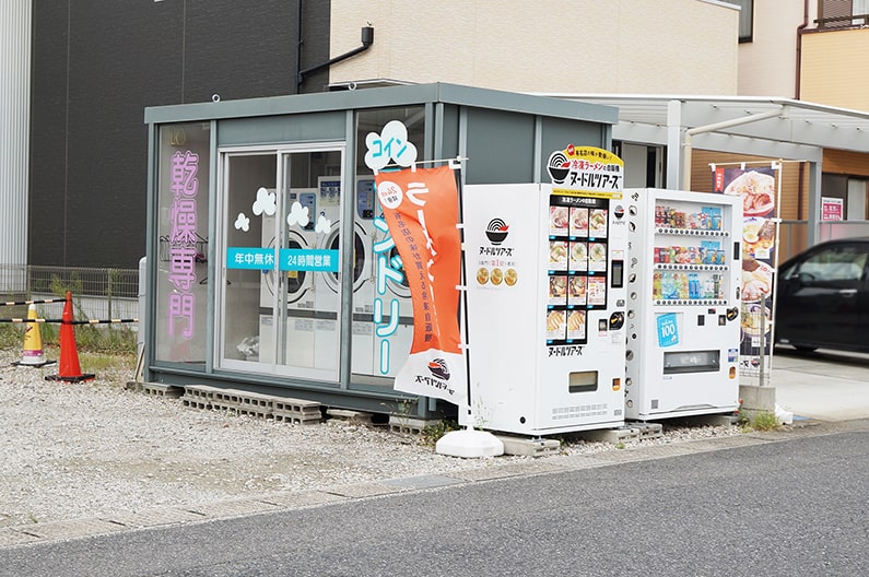 冷凍ラーメンの自動販売機【ヌードルツアーズ春日井店】自宅で本格ラーメンが楽しめます。